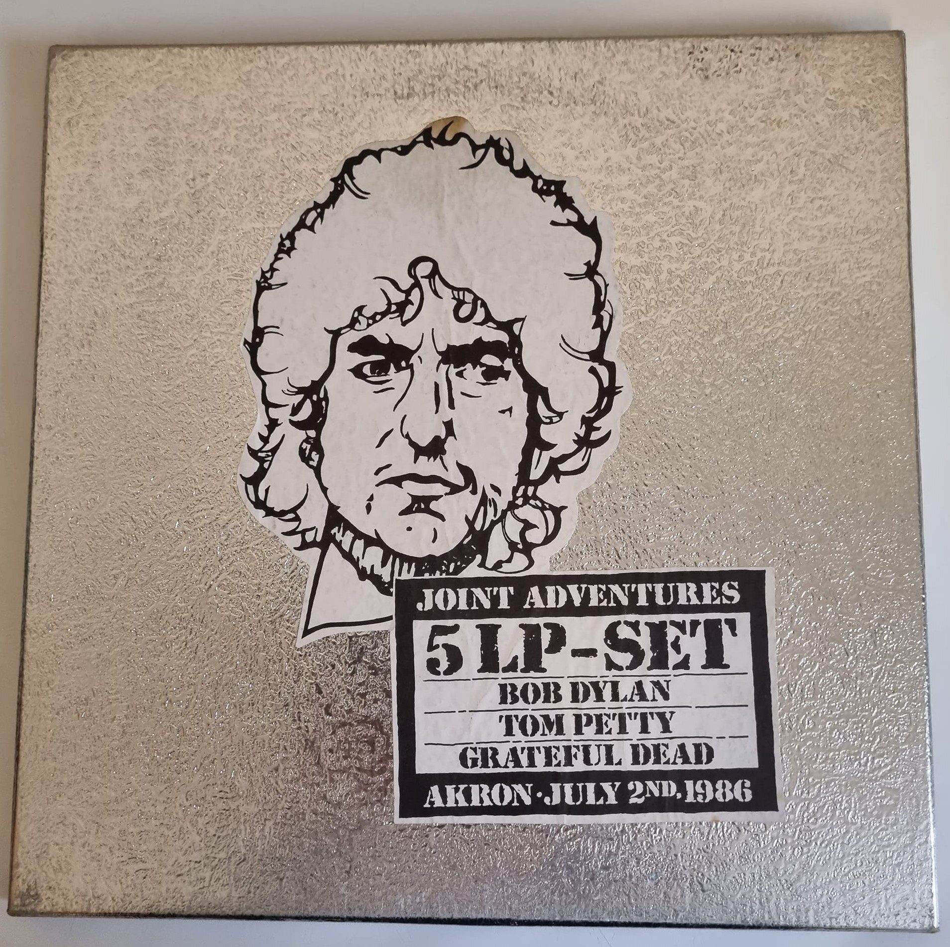 Buy this rare Bob Dylan boxset by clicking here